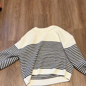 Women’s Garage sweater